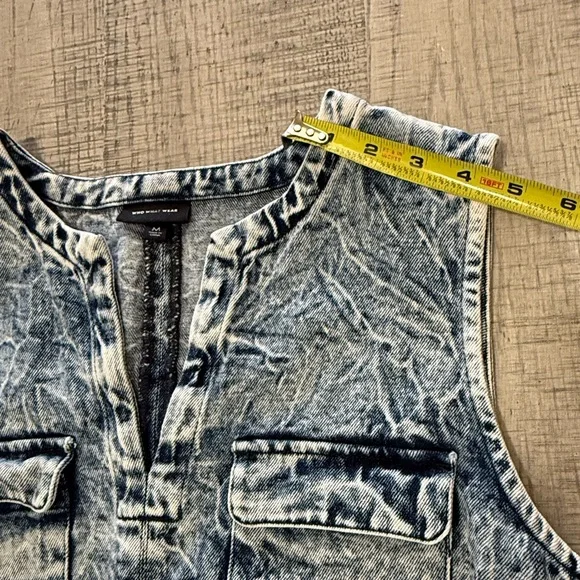 Who What Wear Distressed Denim Midi Dress with Pockets Size Medium - Picture 10 of 13